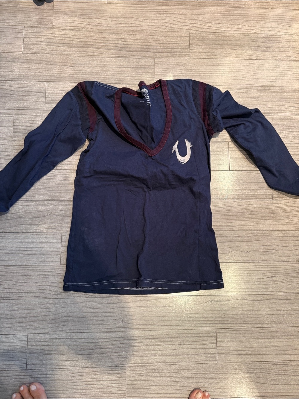 True Religion Navy Long Sleeve V‑Neck Top with Maroon Trim
